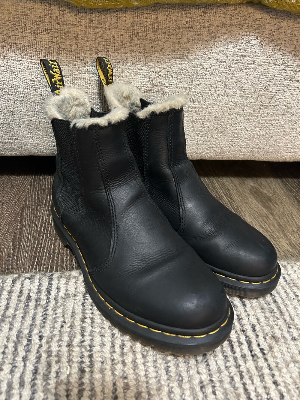 Dr Martens 2976 Leonore Black Leather Fur Lined Chelsea Boots Women Size 9